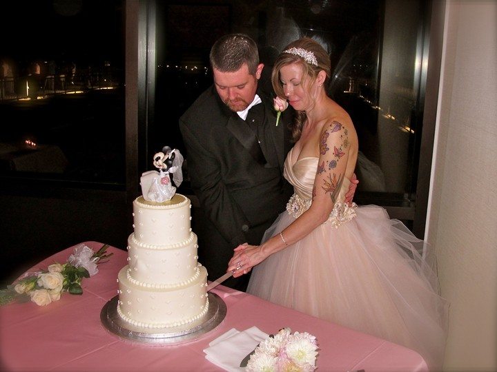disney-contemporary-resort-wedding-cake-cutting