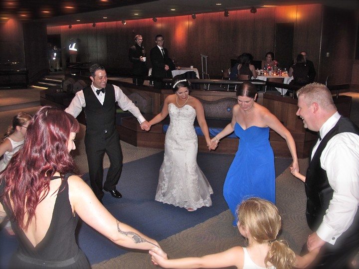 epcot-living-seas-wedding-dancing
