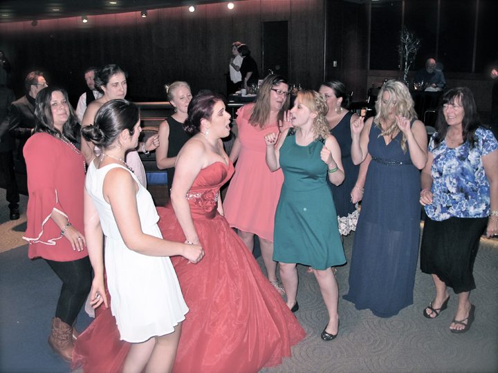 disney-epcot-living-seas-wedding-brides-dance