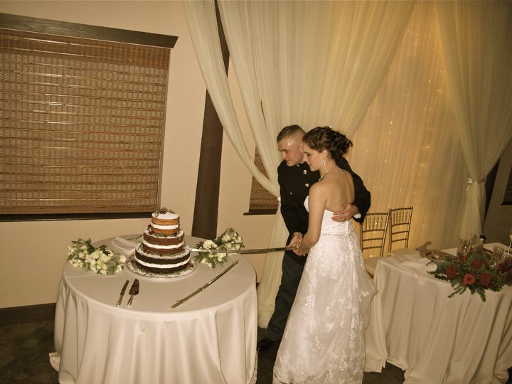 brevard-zoo-wedding-cake-cutting