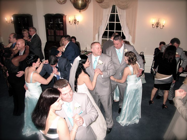 epcot-american-adventure-VIP-lounge-wedding-guests-dancing