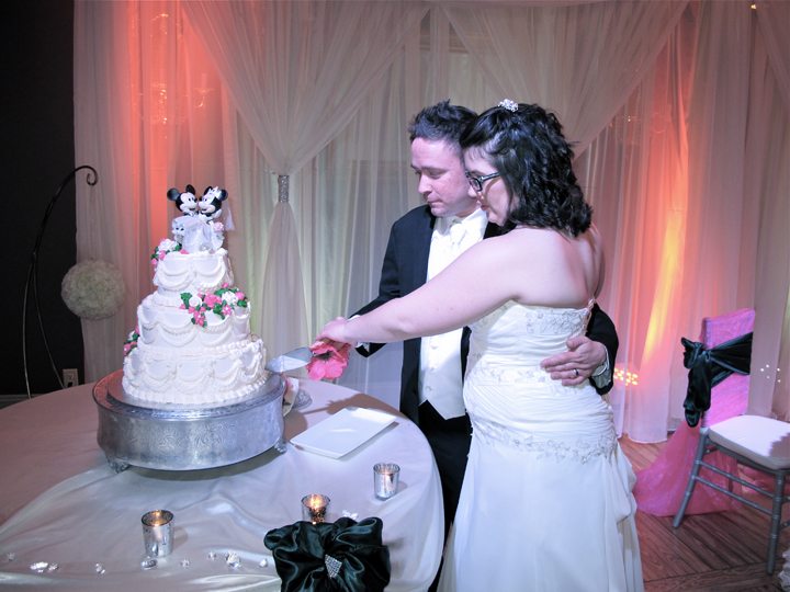 crystal-ballroom-on-the-lake-altamonte-wedding-cake-cutting