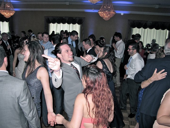 ocala-jumbolair-wedding-guests-dancing