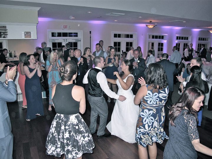 tuscawilla-country-club-wedding-guests-dancing