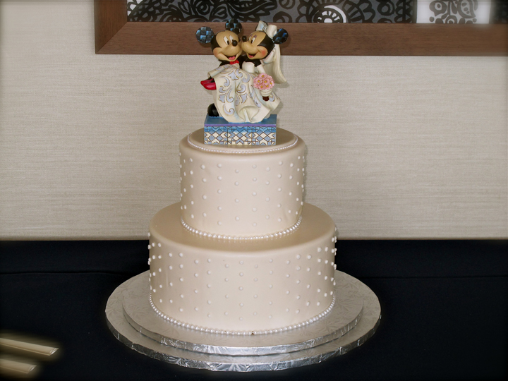 disney-conemporary-resort-wedding-cake