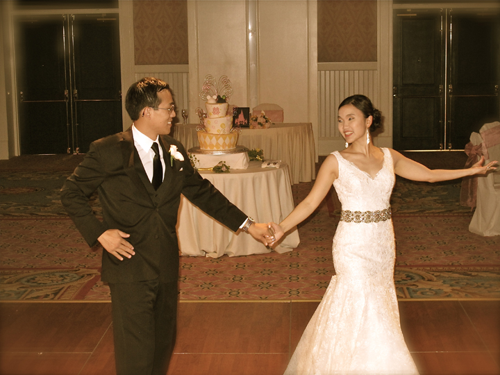 disneys-boardwalk-wedding-first-dance