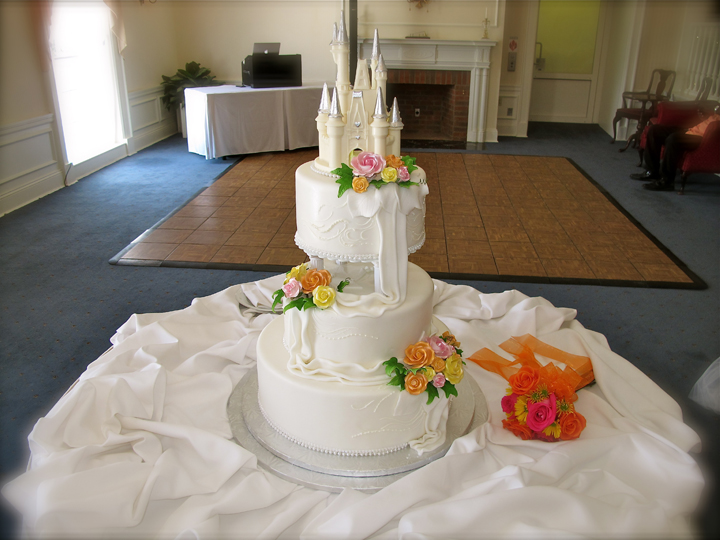 disneys-epcot-american-adventure-parlor-wedding-cake