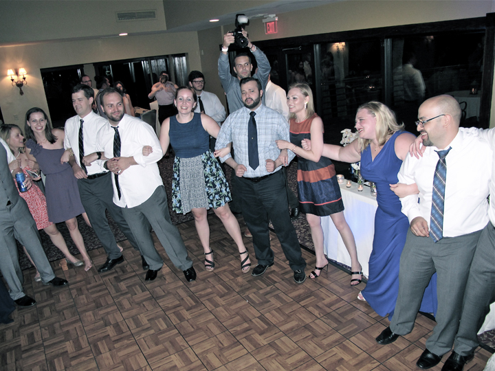 metrowest-golf-club-wedding-guests-dancing