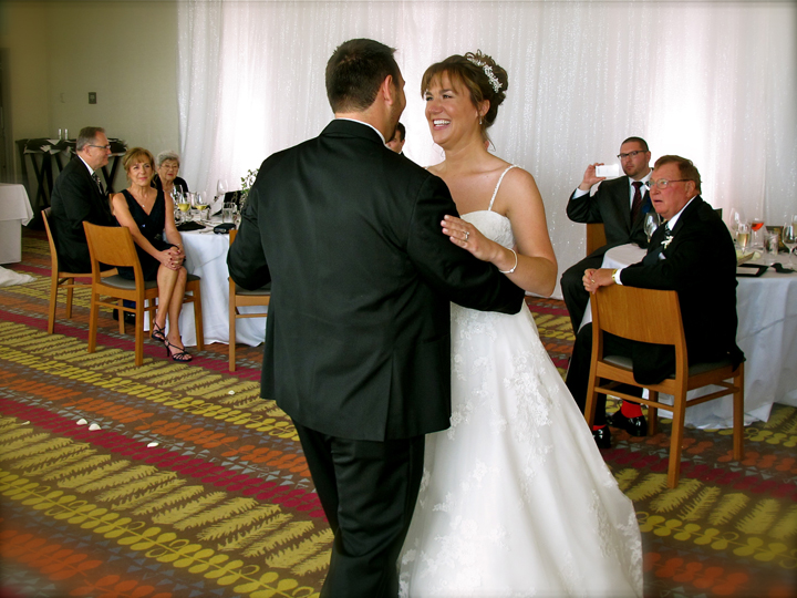walt-disney-world-contemporary-napa-room-wedding-first-dance