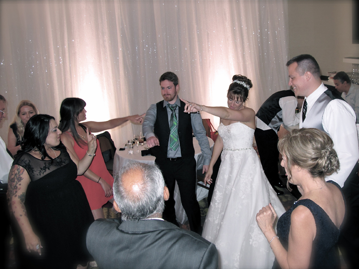 walt-disney-world-contemporary-napa-room-wedding-guests-dancing