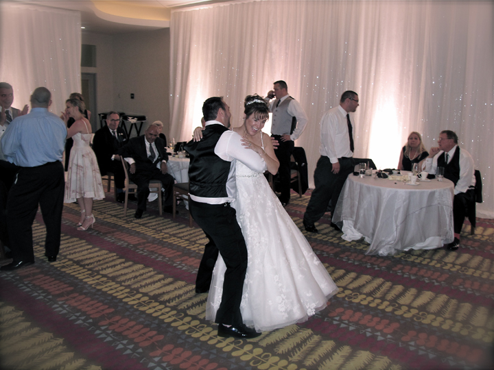 walt-disney-world-contemporary-napa-room-wedding-last-dance