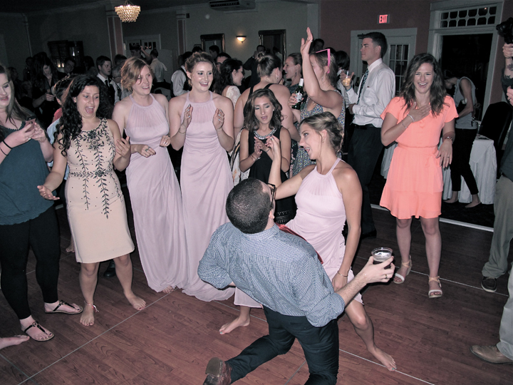 mt-dora-lakeside-inn-wedding-guests-dancing-orlando-djs