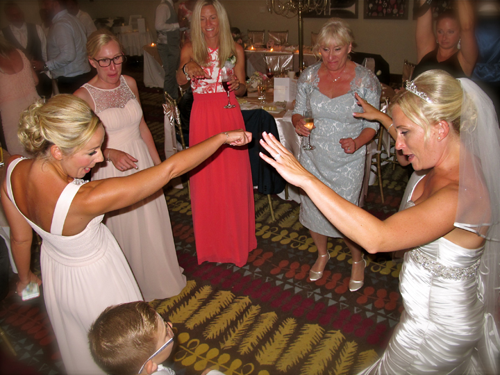 contemporary-resort-napa-room-wedding-brides-dance