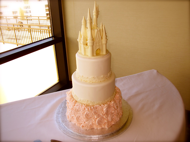 contemporary-resort-napa-room-wedding-cake