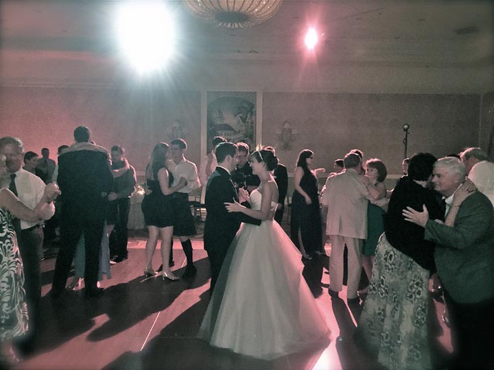 grand-floridian-disney-wedding-bride-groom-dancing