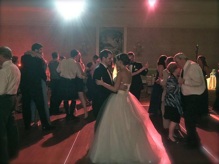 grand-floridian-disney-wedding-guests-dancing