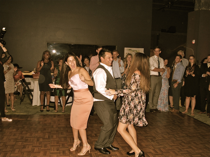 orlando-science-center-wedding-grooms-dance