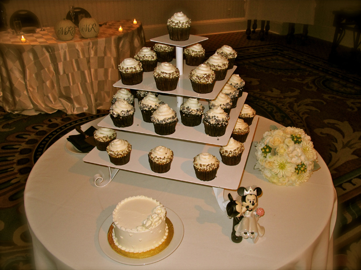 disney-boardwalk-marvin-gardens-room-wedding-cake