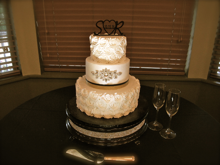 longwood-community-building-wedding-cake