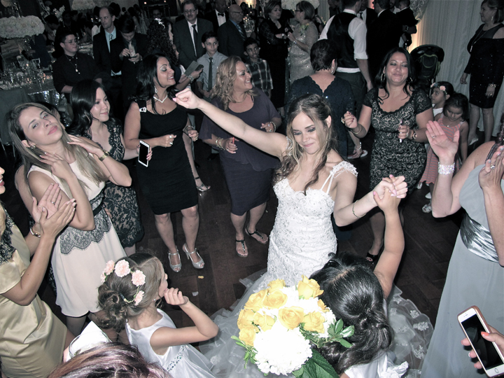 metrowest-crystal-ballroom-veranda-wedding-cake-brides-dance