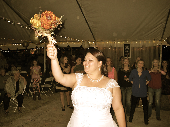 central-florida-outdoor-ocoee-wedding-bouquet-toss