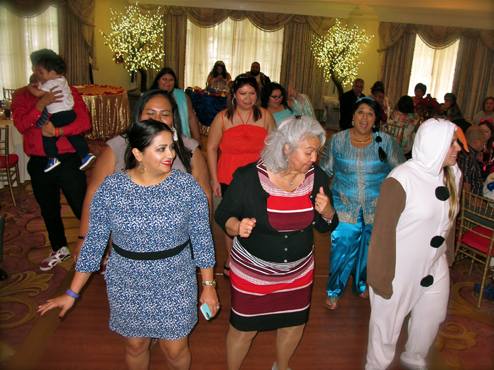 disneys-grand-floridian-whitehall-wedding-guests-dancing