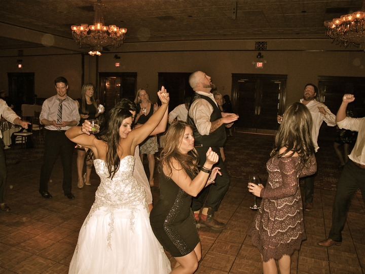 downtown-orlando-church-street-ballroom-wedding-guests-dancing