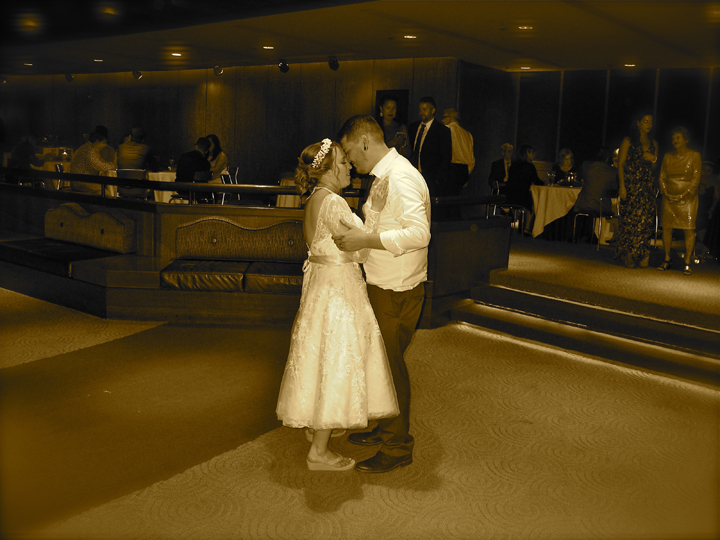 epcot-living-seas-wedding-first-dance