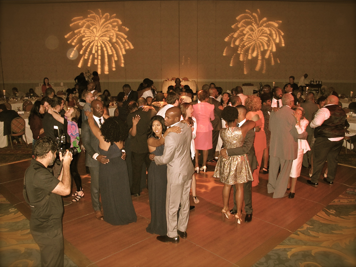 grand-floridian-resort-wedding-guests-dancing