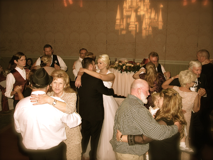 grand-floridian-walt-disney-world-wedding-dancing-guests