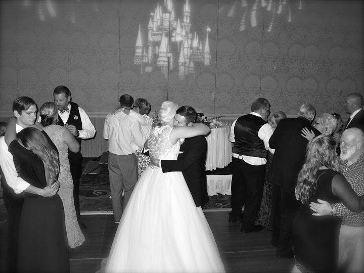 grand-floridian-walt-disney-world-wedding-guests-dancing