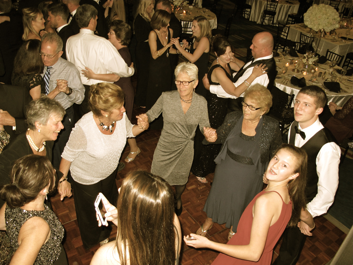 hyatt-grand-cypress-wedding-guests-dancing