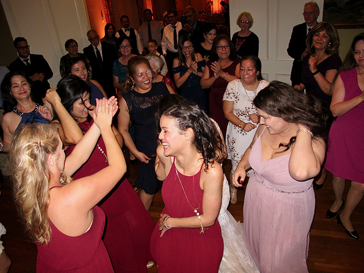bohemian-hotel-celebration-wedding-dancing