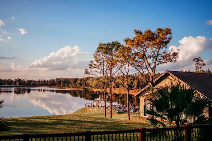 exterior view of Casani Estates wedding Venue next to the lake