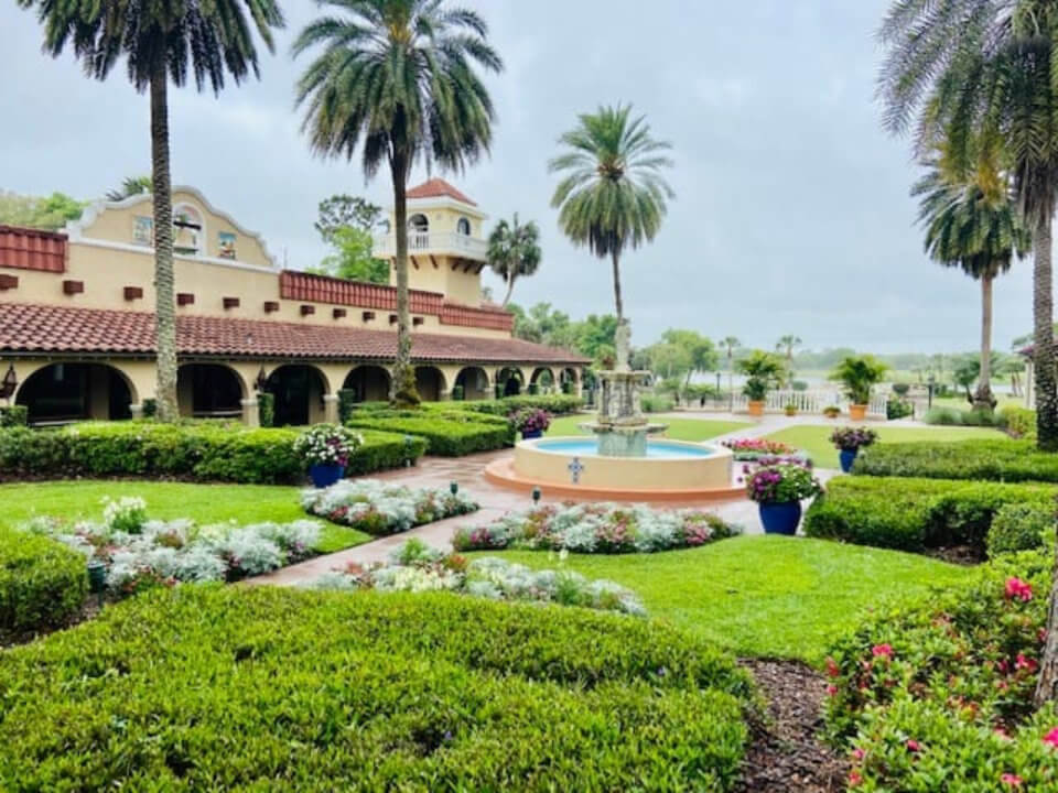 Plaza de la Fontana wedding ceremony location at the Mission Inn Resort in Howey-in-the-Hills